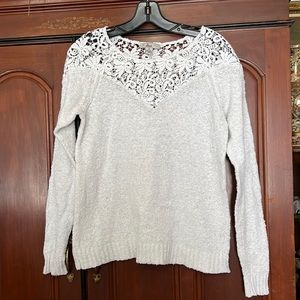 Bass Vintage Cute White V Neck Macrame Sweater Size Medium